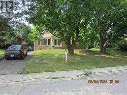 62 LEISURE LANE Richmond Hill, ON L4C 4X1