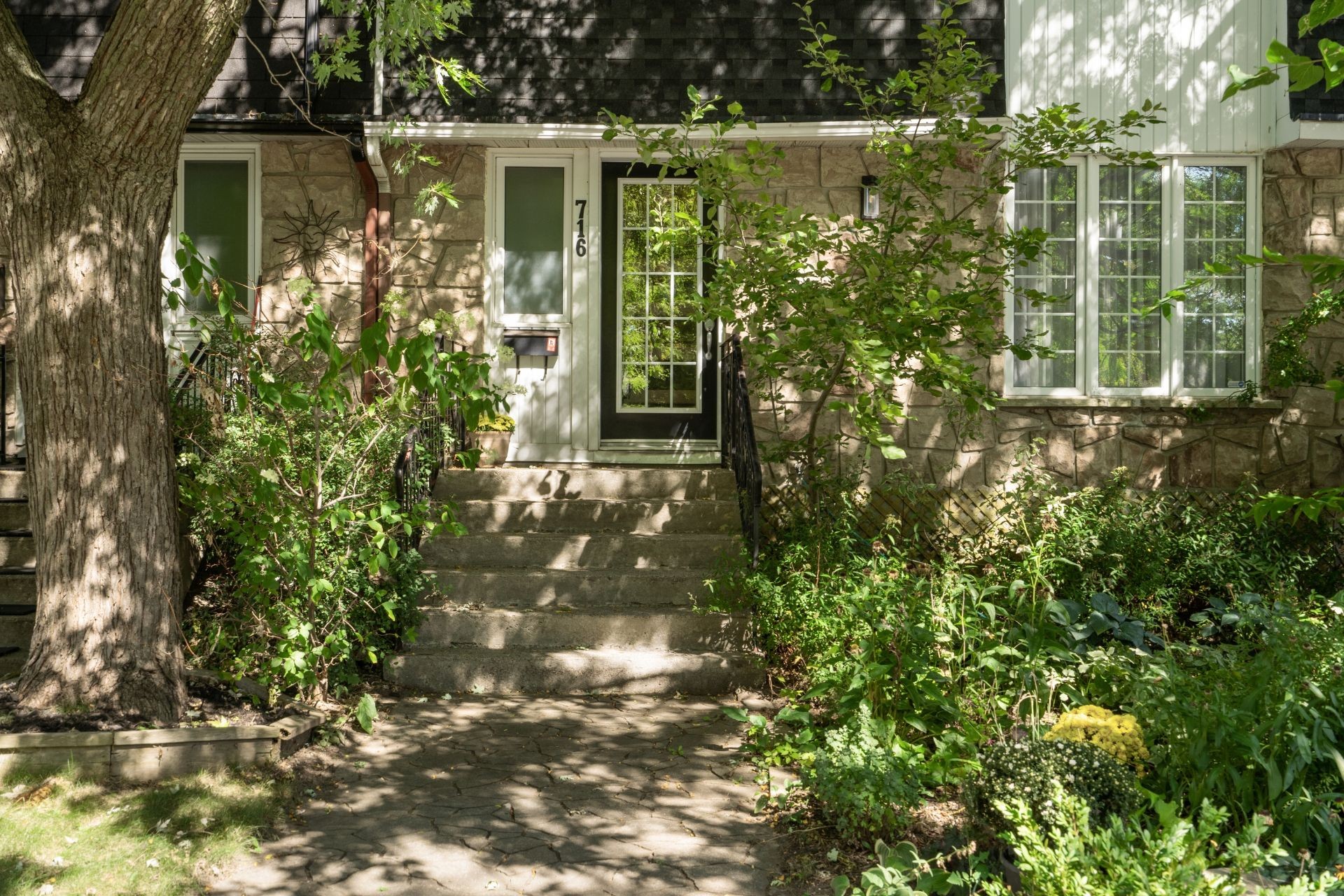 716 Rue Campbell — photo 1