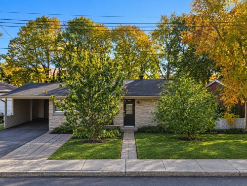 7644 Av. Chénier  Montréal (Anjou), QC H1K 2B2