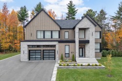 301 Rue Séguin Saint-Colomban, QC J5K 1W1