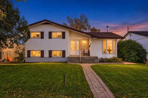 16 Premier PL  Winnipeg, MB R2C 0S9