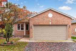 8 PARTRIDGE DRIVE  Ottawa, ON K2M 2P6