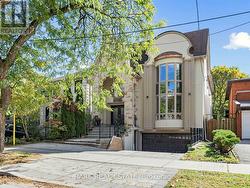 223 BYNG AVENUE  Toronto, ON M2N 4L2