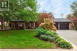 29 WOODSIDE Drive  Hamilton, ON L8T 1C4