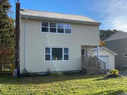 19 Highwood Street  Dartmouth, NS B2Y 3B9