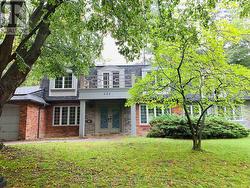 121 CASTLE CRESCENT Oakville, ON L6J 5H4