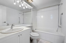 Salle de bains attenante à la CCP - 