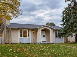 22 Lakedale PL  Winnipeg, MB R3T 4L2
