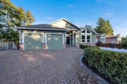2168 Ferndale Rd  Saanich, BC V8Z 2Z1