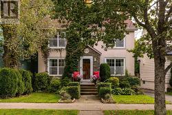 949 Mclean Street  Halifax, NS B3H 2V2