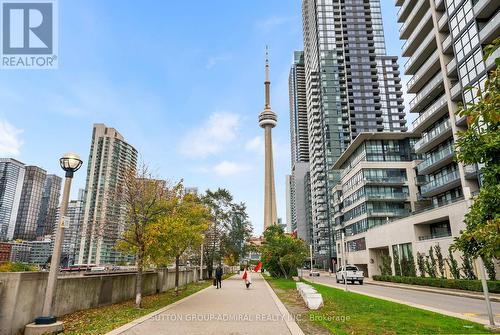 2012 - 15 ICEBOAT TERRACE  Toronto, ON M5V 4A5