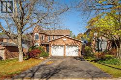 12 CREEKWOOD Place  Dundas, ON L9H 6S9