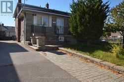 138 LINDYLOU ROAD  Toronto, ON M9M 2B6