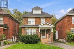 44 DALEWOOD CRESCENT  Hamilton, ON L8S 4B6