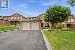 38 LANEWOOD DRIVE  Aurora, ON L4G 4T8