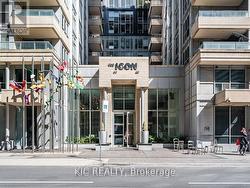 1727 - 250 WELLINGTON STREET W  Toronto, ON M5V 3P6