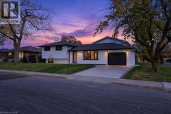 4 BERMUDA Court  Hamilton, ON L9C 2J8