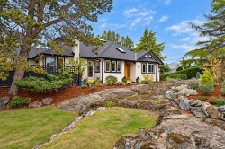 901 Foul Bay Rd Victoria, BC V8S 4H9