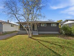 18 Doug Mckay PL  Winnipeg, MB R2V 2W4