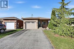 8 LUCAS AVENUE  Barrie, ON L4N 9N1