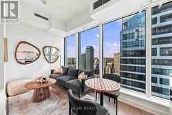 5205 - 8 WELLESLEY STREET W Toronto, ON M4Y 0J5