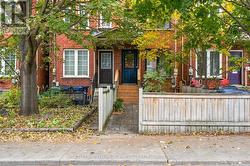 78 OSLER STREET  Toronto, ON M6P 4A2