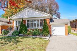 18 NASHLAND AVENUE  Toronto, ON M9B 2V4