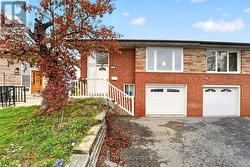 27 VANGE CRESCENT  Toronto, ON M9V 3N6