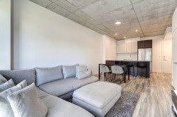 302-10 Av. Donegani Pointe-Claire, QC H9R 0H2