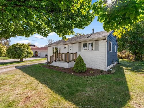 1355 Sprucewood  Lasalle, ON N9J 1X4