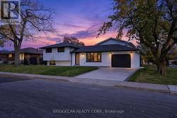 4 BERMUDA COURT  Hamilton, ON L9C 2J8