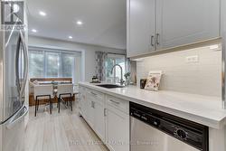27 ANDERSON PLACE  Aurora, ON L4G 6G4