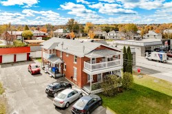 328  - 334 Rue Main E. Coaticook, QC J1A 1N5