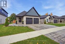 12 BRISCOE CRESCENT  Strathroy-Caradoc (Ne), ON N7G 4E1