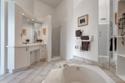 Salle de bains attenante à la CCP - 