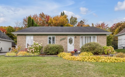 1239 Rue d'Édimbourg  Québec (La Haute-Saint-Charles), QC G3J 1C8