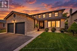 1045 MANNINGTON LANE  Mississauga, ON L4W 3X6