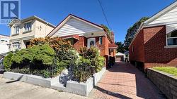 1159 WOODBINE AVENUE Toronto, ON M4C 4C6