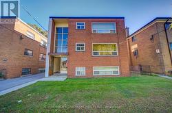827 COSBURN AVENUE Toronto, ON M4C 2V9
