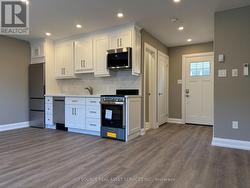 COACH HOUSE APT - 247 ROXTON ROAD  Oakville, ON M6G 3R1