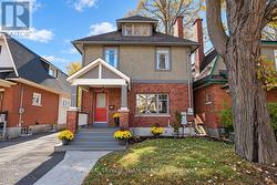 144 BRIGHTON AVENUE  Ottawa, ON K1S 0T4