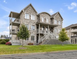 1219 Rue de Villemay Lévis (Desjardins), QC G6W 0J3