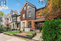 84 LONDON STREET Toronto, ON M6G 1N5