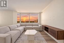 1509 - 265 RIDLEY BOULEVARD Toronto, ON M5M 4W8