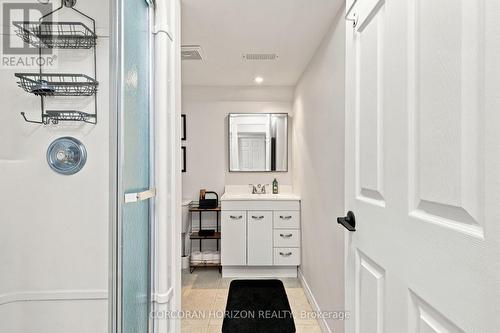 27 Costain Court, Kitchener, ON 