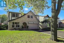 10 TRINITY CRESCENT Whitby (Pringle Creek), ON L1N 6L2