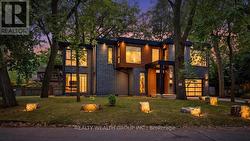 2 KINGSBURY CRESCENT Toronto, ON M1N 1E9