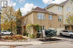 1 - 351 RIDDELL COURT Newmarket, ON L3Y 8M8