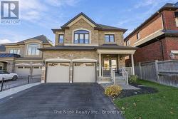39 SERENE COURT Whitby (Rolling Acres), ON L1R 0L6