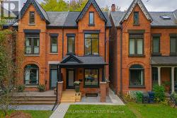 71 LANGLEY AVENUE Toronto, ON M4K 1B4